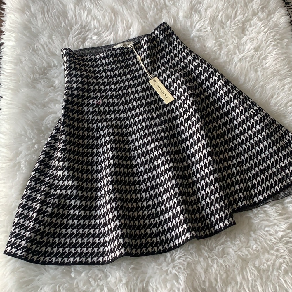 Nwt Houndstooth Max studio stretch flare knit skirt size small y2k office siren